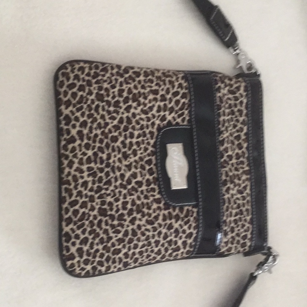 Flaunt cross body bag
